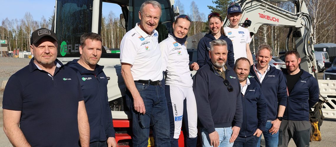 Bilde av kombinertlandslaget og medarbeidere hos Veflen