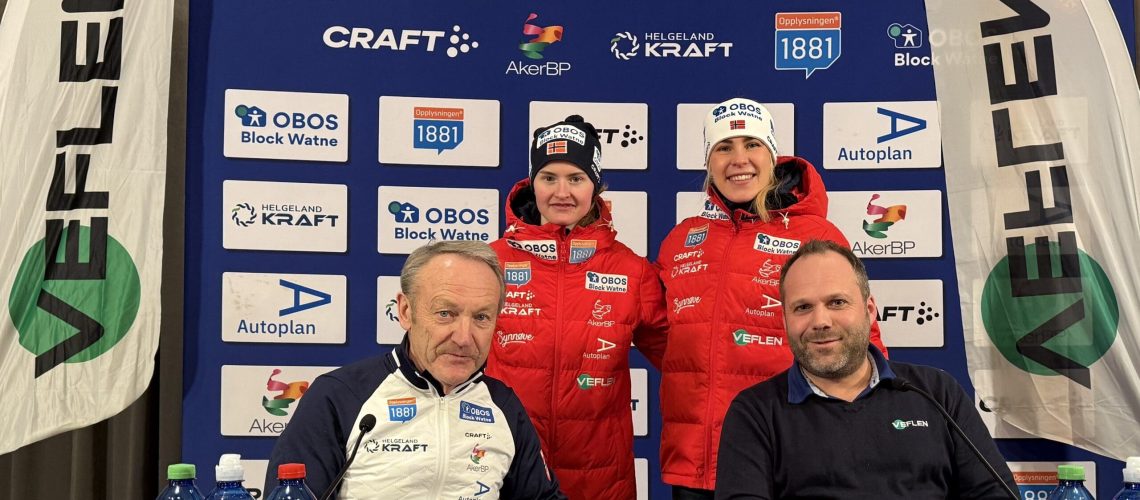 Hans Otto Veflen og Ivar Stuan signerte avtalen under pressetreff med kombinertjentene i Lillehammer